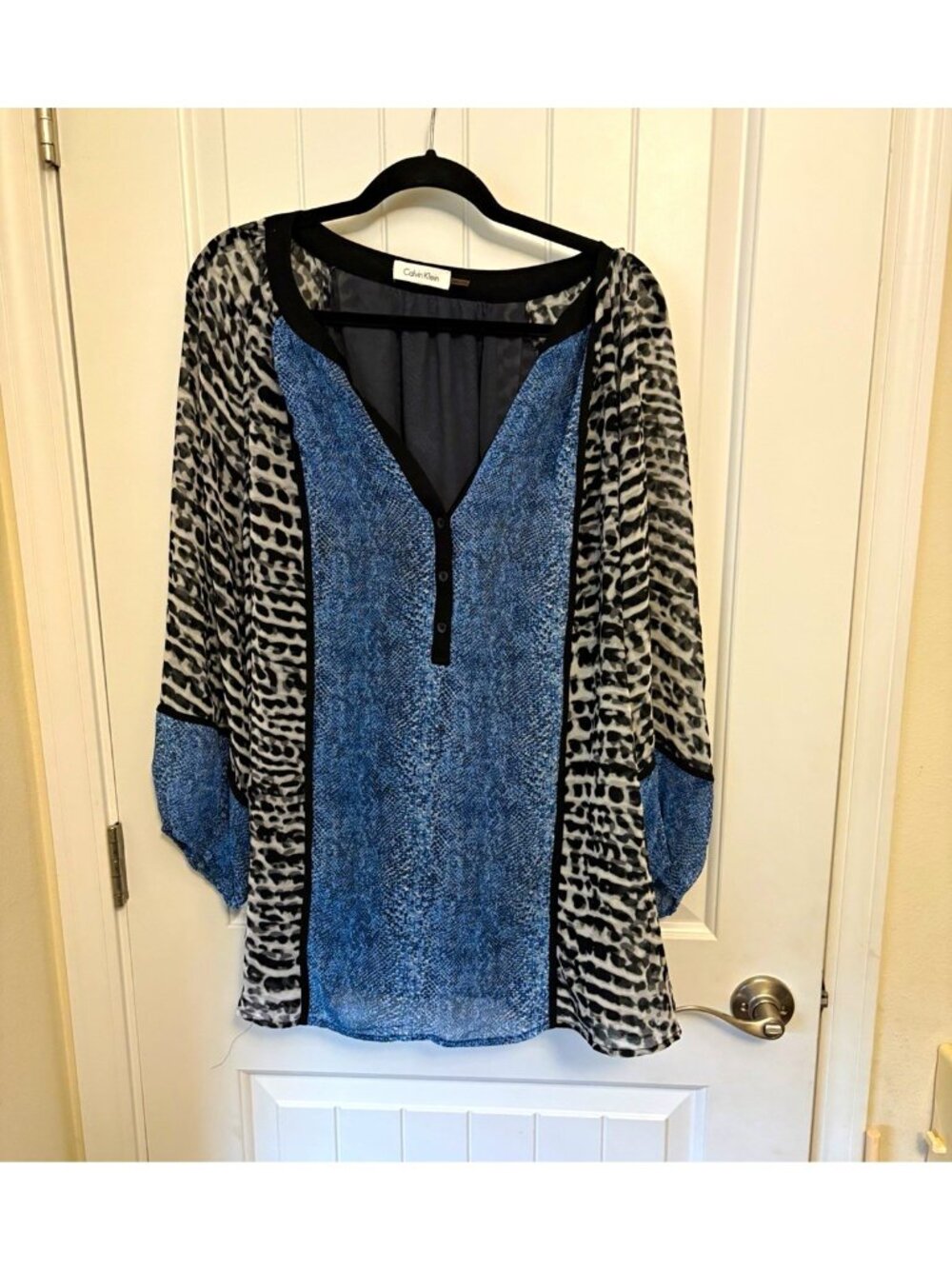 Calvin Klein Blue Animal Print V-Neck 3/4 Kimono Sleeve Tunic 3XL. PTP is 28”